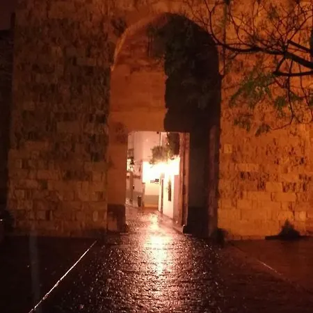 A Escasos Metros De La Mezquita